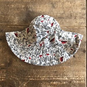 Diane von Furstenbeg love life sun hat.